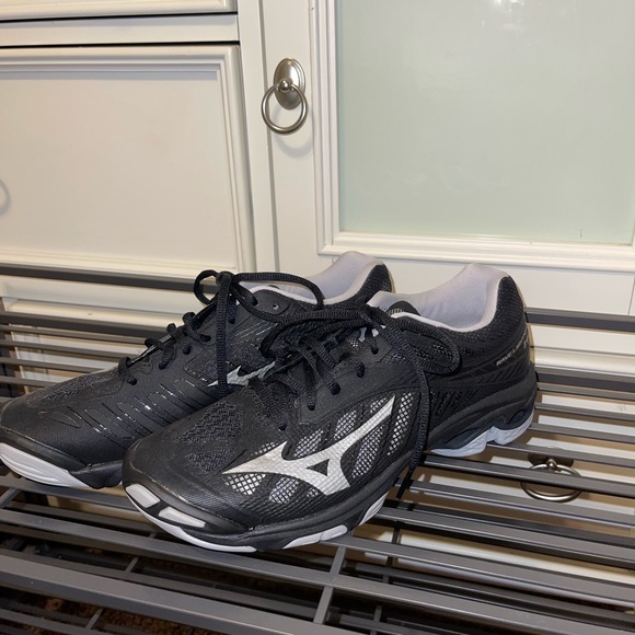 Mizuno Wave Lightning Z4 - Picture 1 of 2